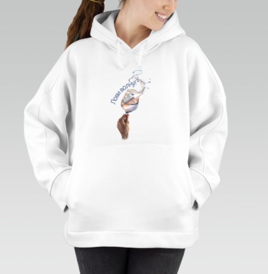 Женская рука держит бокал воды Лови волну - Магазин футболок juliayuk26 - Дизайнерские принты