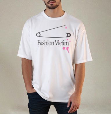 Белая английская булавка c розовыми пятнами Fashion Victim, Футболка / Мужчинам / Оверсайз / Белая / C принтом