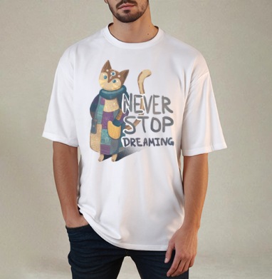 Яркая вдохновляющая стилизованная кошка NEVER STOP DREAMING, Футболка / Мужчинам / Оверсайз / Белая / C принтом