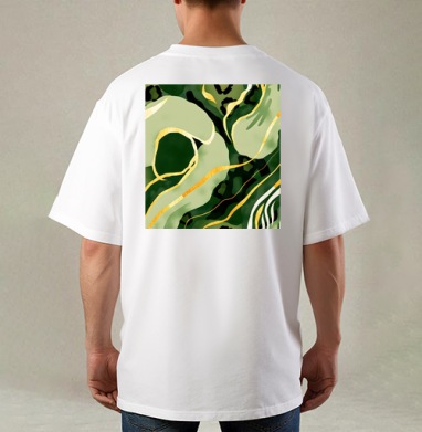 Золотые изгибы на зеленом анималистичном фоне / Golden curves on green animal background, Футболка / Мужская / Оверсайз / С принтом на спине
