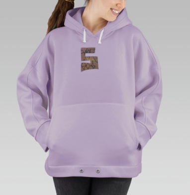 Буква в уличном граффити на бетоне стене, Hoodie Oversize Fiolet
