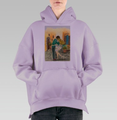 Влюбленная пара объятия на старинных улицах Европы встреча двоих, Hoodie Oversize Fiolet, утепленная
